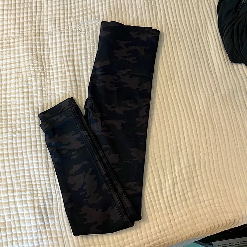 Spanx Grey camo leggings. NEW CONDITION